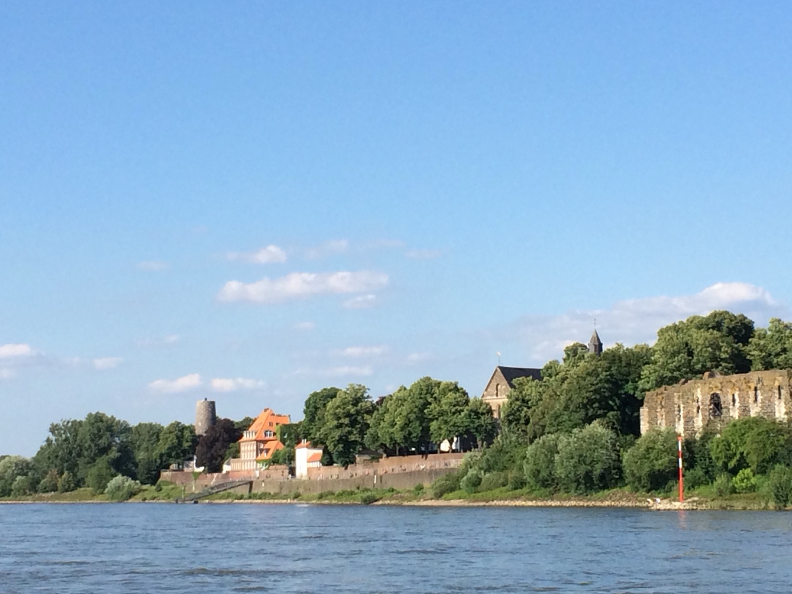Blick über den Rhein auf Kaiserswerth